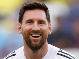 स्टार फुटबॉलर मेसी कैसे करते हैं फैन्स से मुलाकात? चेहरे पर हर वक्त रहता है ये एक्सप्रेशन