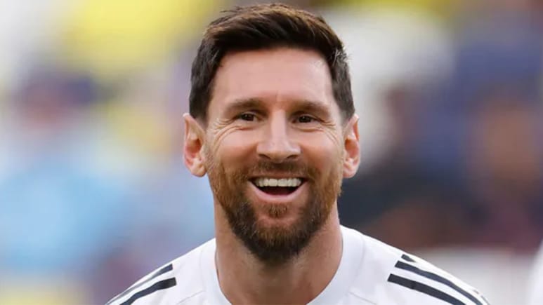 स्टार फुटबॉलर मेसी कैसे करते हैं फैन्स से मुलाकात? चेहरे पर हर वक्त रहता है ये एक्सप्रेशन