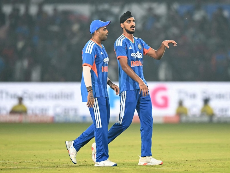 India vs South Africa 2nd T20I LIVE Score: India Star Arshdeep Singh Bowls 7 Wides In 1 Over; SA Opener Quinton De Kock Nears Century