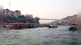 तीर्थ नगरी ओंकारेश्वर में बड़ा हादसा टला, नर्मदा में नाव डूबी; NDRF ने आठ श्रद्धालुओं को बचाया