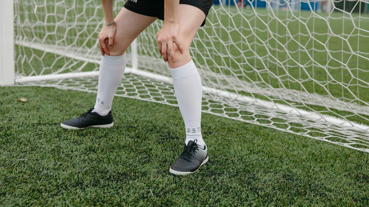 5 Full Length Sports Socks That Prevent Blisters And Odor