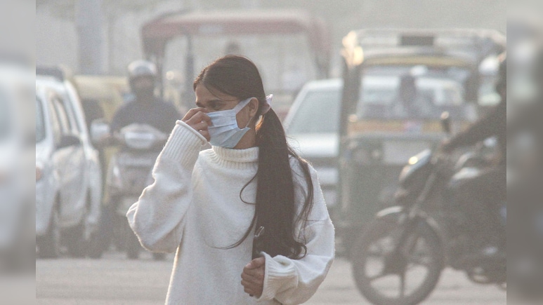 जहरीली हवा से फूल रहा दिल्ली का दम, 300 पार AQI, कब मिलेगी पॉल्यूशन से निजात