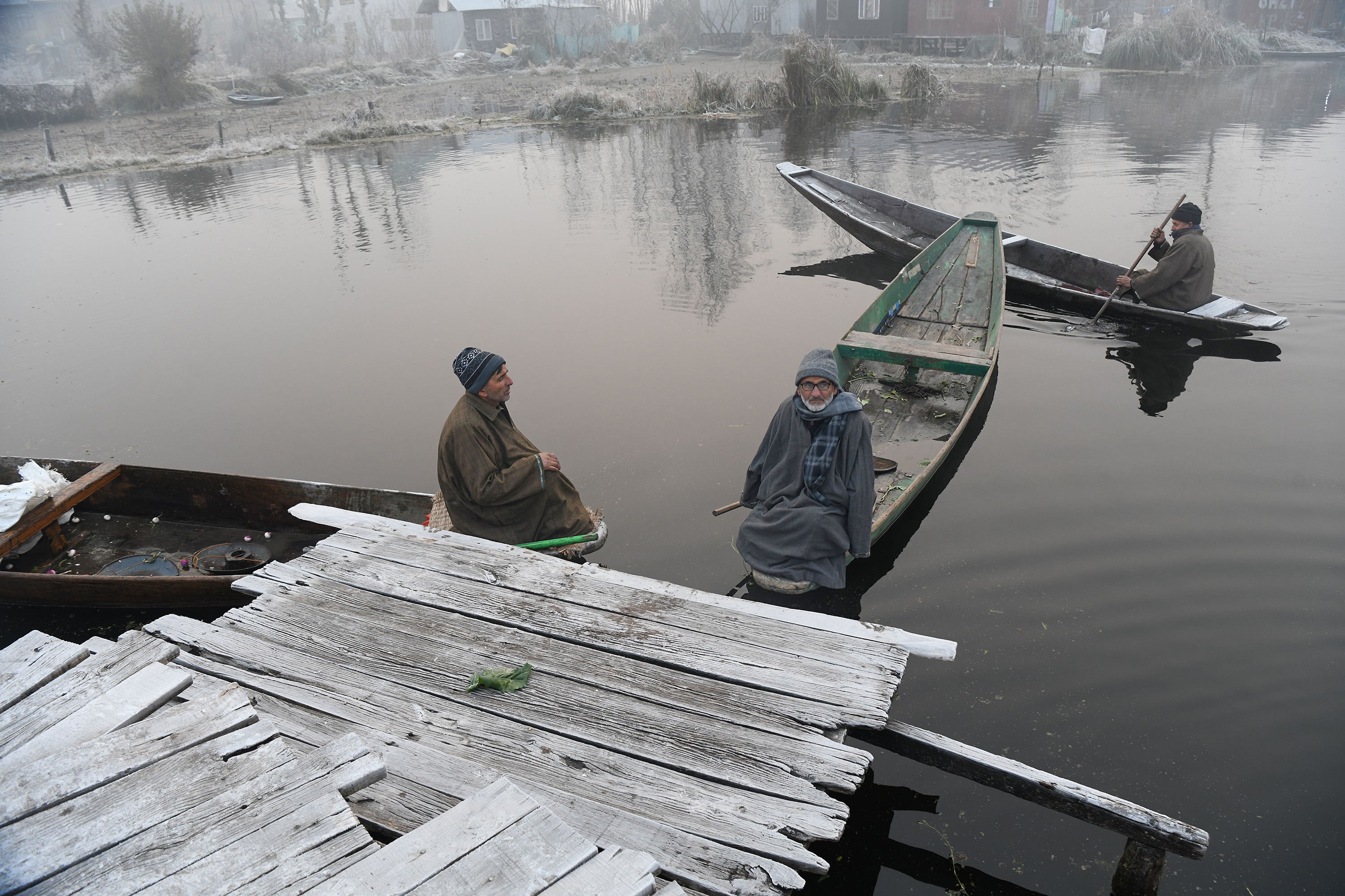 कश्मीर में 83 फीसदी कम बरसे बादल, झेलम का स्तर कई जगह शून्य से नीचे पहुंचा ; अब सिर्फ बर्फबारी ही सहारा