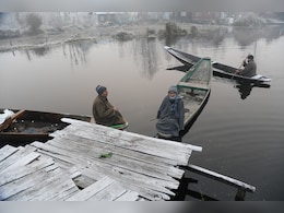 कश्मीर में 83 फीसदी कम बरसे बादल, झेलम का स्तर कई जगह शून्य से नीचे पहुंचा ; अब सिर्फ बर्फबारी ही सहारा