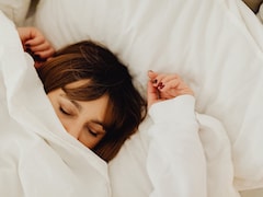 Sleeping With Your Face Covered In Winter: Cosy Comfort Or Health Risk?