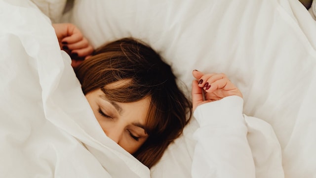 Here's Why You Need To Give 2 Hours Between Dinner And Bedtime