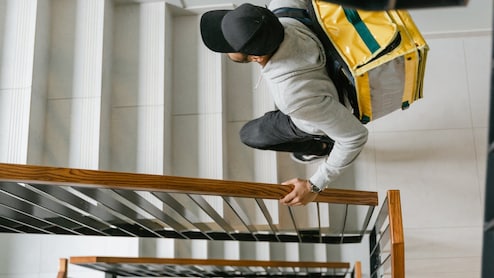 Speed Over Safety? 10-Minute Medicine Deliveries By Blinkit, Zepto Spark Worry