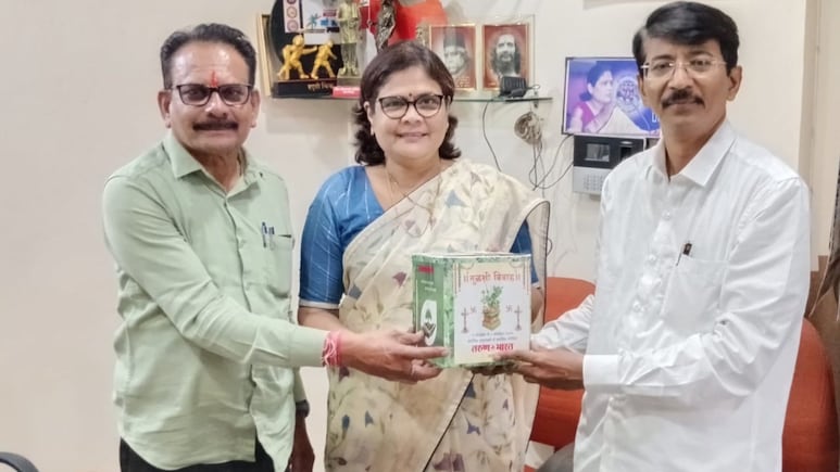 Nagpur News : बंडखोरी नडली, घर फुटलं! भाजपच्या माजी महापौरांनी सोडलं नवऱ्याचं घर; नागपुरात मोठी खळबळ