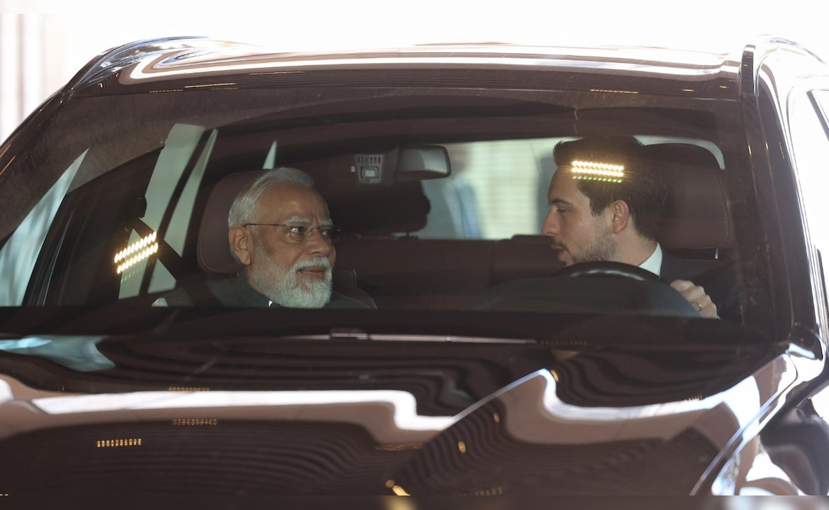 गर्मजोशी और मेहमान का खास सम्मान ...