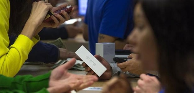 Smartphone sensors leave trackable fingerprints