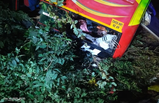 आंध्र प्रदेश में भीषण सड़क हादसा, 9 लोगों की गई जान, ड्राइवर ने खोया कंट्रोल