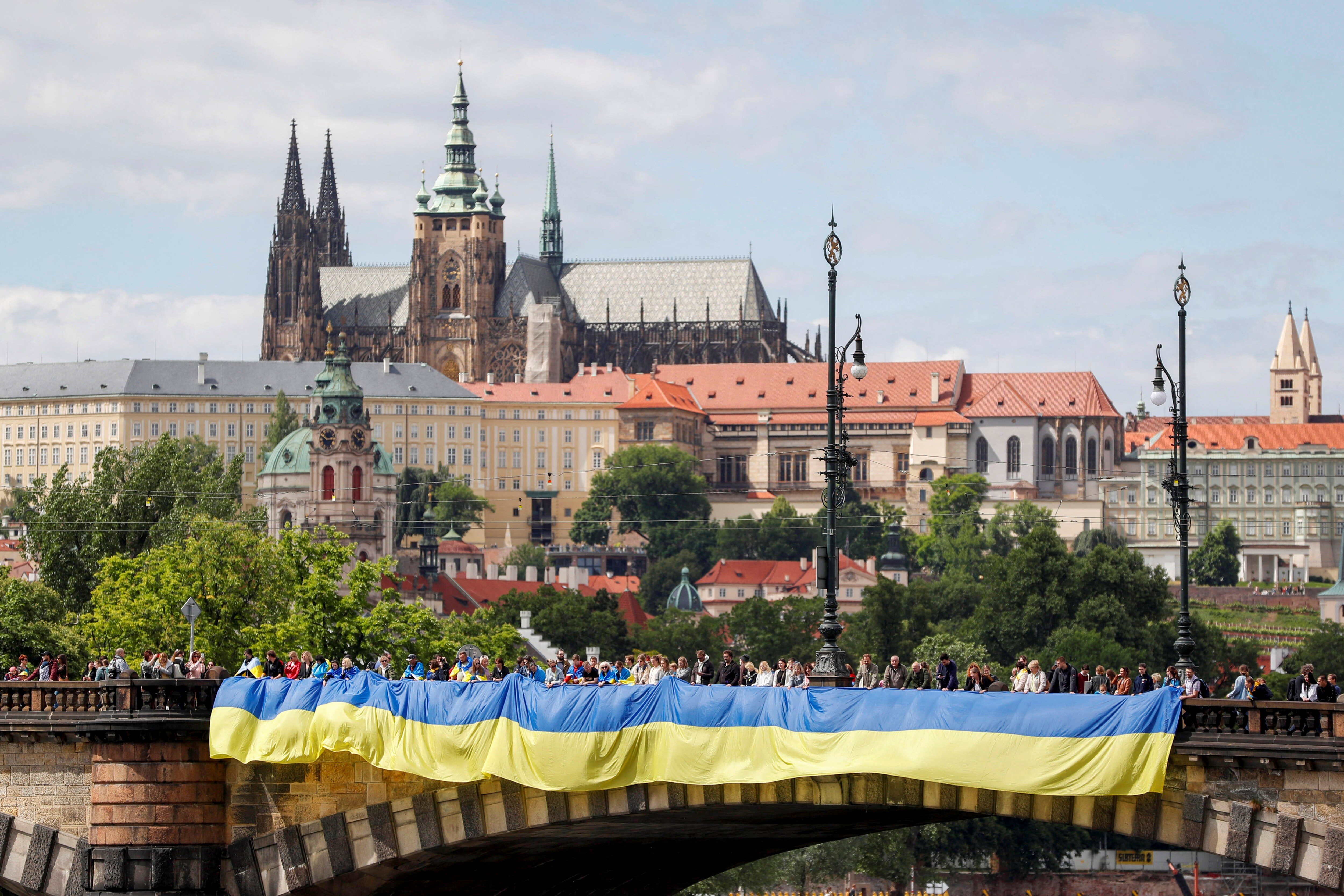 Czechs Seek To Help Rebuild Ukraine And Foster Its EU Entry Bid