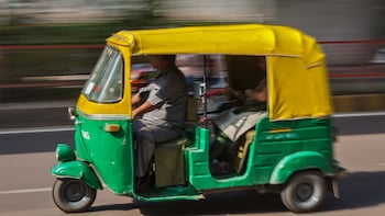 MMR Approves Fare Hike For Black And Yellow Taxis By Rs 2, Auto Rickshaws By Rs 1