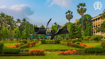 IIT Bombay Alters Hostel Mess Menu Amid LPG Shortage; Drops Desserts, Fried Items, Non-Veg Dishes