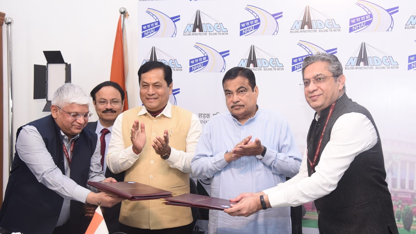 Logistics Park In Varanasi: Highways Ministry Arm, Inland Waterways Authority Ink Pact