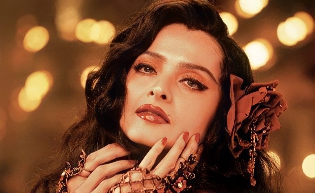 वही चेहरा और वही अदाएं, रेखा की तरह हूबहू दिखती है ये लड़की, इस हमशक्ल को देख फैंस बोले- इसे कहते हैं छलावा