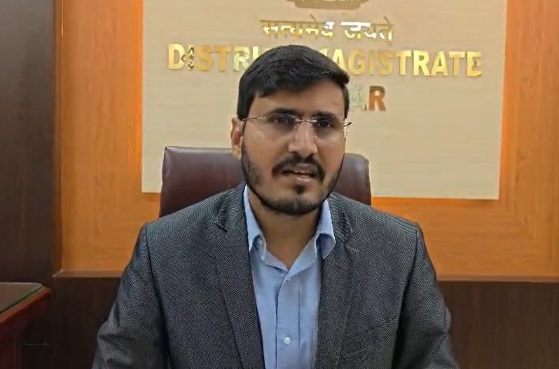 कटिहार के डीएम.