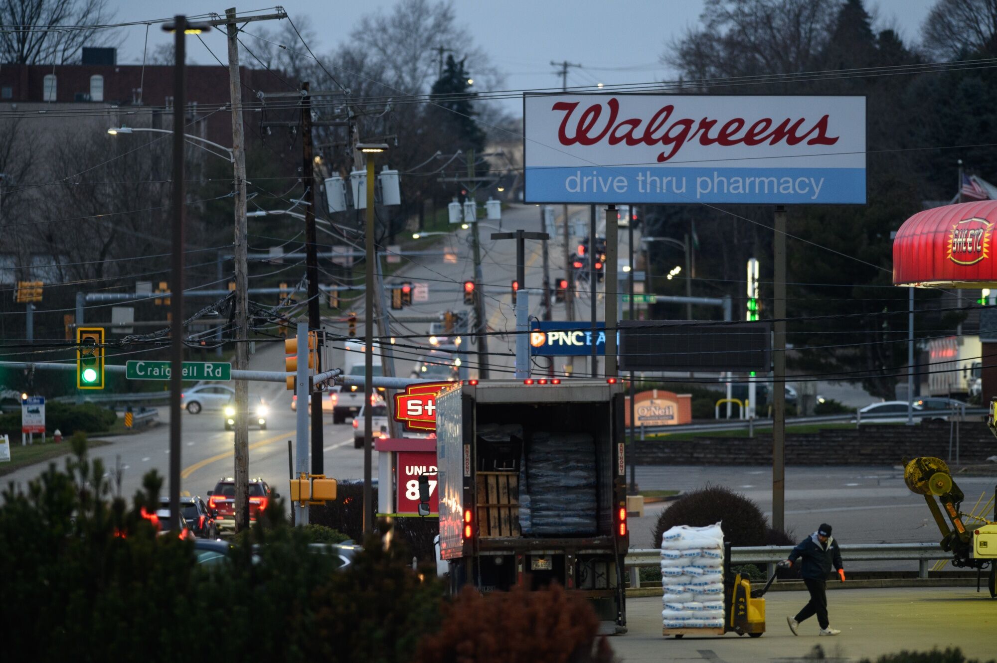 Amazon To Replace Walgreens In Dow Jones Industrial Average