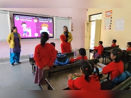 यूपी के फिरोजाबाद में सराहनीय पहल, लंदन से लौटी महिला ने गरीब बेटियों के लिए शुरू किया फ्री इंग्लिश मीडियम शिक्षा