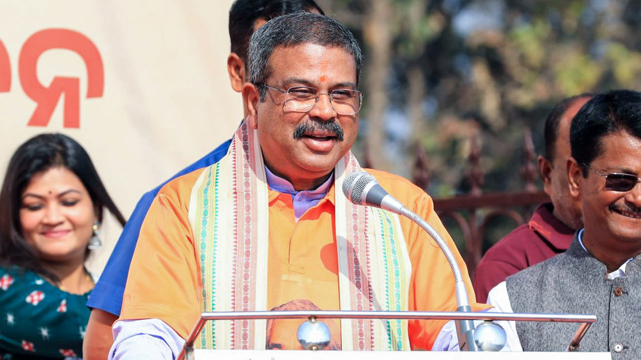 Amid NEP Row, Union Minister Dharmendra Pradhan Speaks In Tamil At Kashi Tamil Sangamam