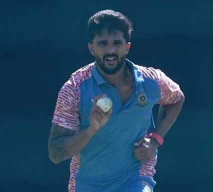 बाहर होते ही ऑलराउंडर ने जड़ दी हैट्रिक, बदलेंगे विश्व कप का समीकरण?