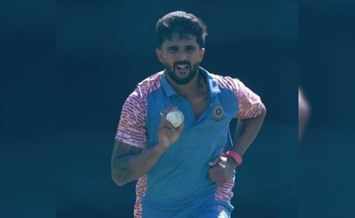 टीम इंडिया से बाहर होते ही ऑलराउंडर ने जड़ दी हैट्रिक, बदलेंगे विश्व कप का समीकरण?