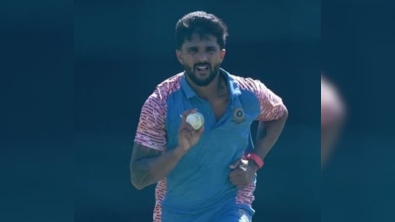 टीम इंडिया से बाहर होते ही ऑलराउंडर ने जड़ दी हैट्रिक, बदलेंगे विश्व कप का समीकरण?