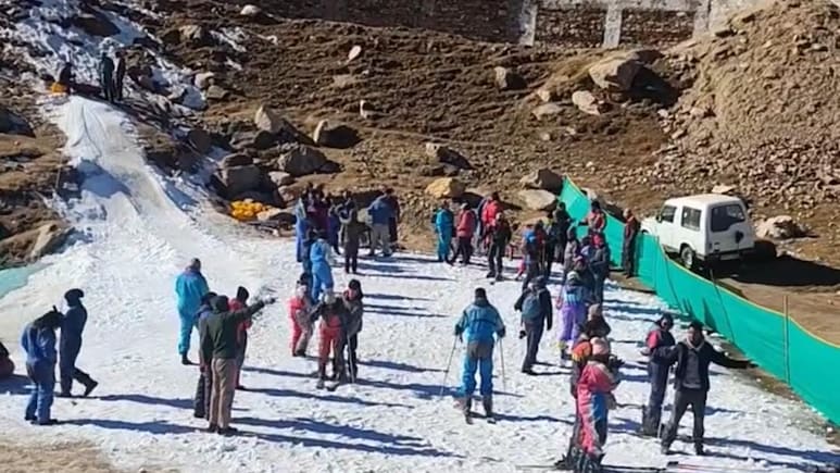 Video Of Tourist Activities On 'Fake Snow' In Manali Goes Viral, Internet Can't Stop Laughing