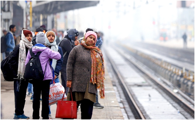 गाजियाबाद-पलवल रूट पर कोहरे का कहर, आज 70 से ज्यादा ट्रेनें लेट; देखें डाइवर्ट और रीशेड्यूल ट्रेनों की लिस्ट