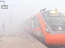 कोहरे के कहर से हवाई और रेल यातायात पर असर, 50 से ज्यादा ट्रेनें लेट, कई फ्लाइट्स प्रभावित