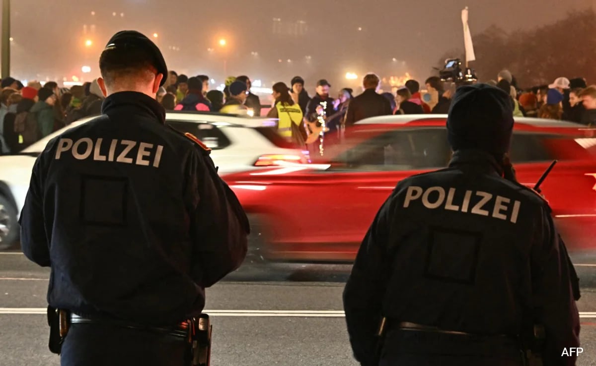 Drie vrouwen gewond bij mesaanval op metro van Parijs, verdachte gearresteerd: politie