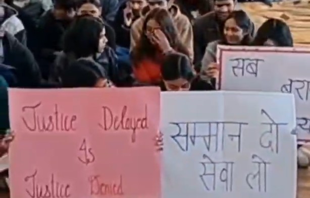 मरीज परेशान, स्वास्थ्य सेवाएं चरमराईं, बर्खास्तगी वापसी पर अड़े डॉक्टर.. हिमाचल में हड़ताल के तीसरे दिन का हाल