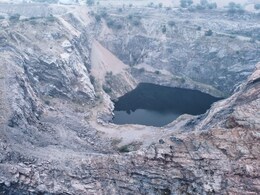 दुनिया की सबसे पुरानी पर्वतमाला पर माइनिंग माफियाओं की बुरी नजर, अवैध खनन से अरावली का 25 फीसदी गायब