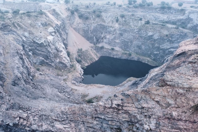 अरावली पर सरकार का बड़ा फैसला, नए खनन की नहीं होगी इजाजत