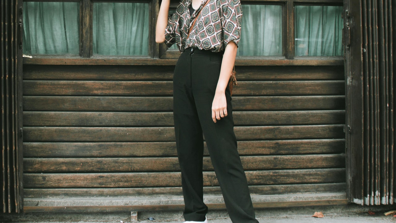 How To Stop High-Rise Straight Trousers From Pouching at the Waist How To Stop High-Rise Straight Trousers From Pouching at the Waist