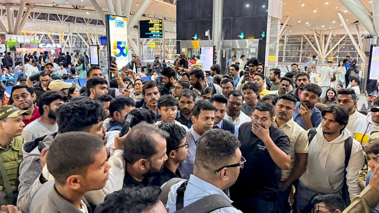 हवाई यात्री सावधान! क्रिसमस, न्यू ईयर की छुट्टियां न हो जाएं खराब? ढाई महीने तक खिंच सकता है इंडिगो का संकट