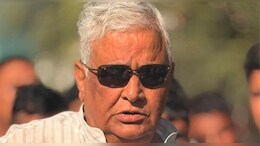 कांग्रेस&zwj;ियों ने पीएम मोदी के फाड़े पोस्&zwj;टर, डाक बंगले का ताला तोड़ने का प्रयास; भड़के क&zwj;िरोड़ी लाल मीणा