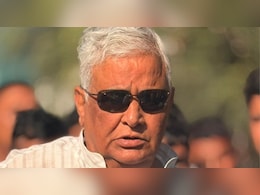 कांग्रेस&zwj;ियों ने पीएम मोदी के फाड़े पोस्&zwj;टर, डाक बंगले का ताला तोड़ने का प्रयास; भड़के क&zwj;िरोड़ी लाल मीणा