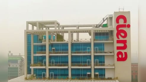 मैटरनिटी लीव से लौटी महिला को पहले ही दिन नौकरी से निकाला, पति की हालत सुनकर आपको रोना आ जाएगा