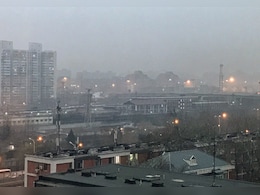 दिल्ली के प्रदूषण पर 'ज्ञान' दे रहे चीन का खुद बुरा हाल, बीजिंग में इतनी धुंध कि दिन में जलीं बत्तियां