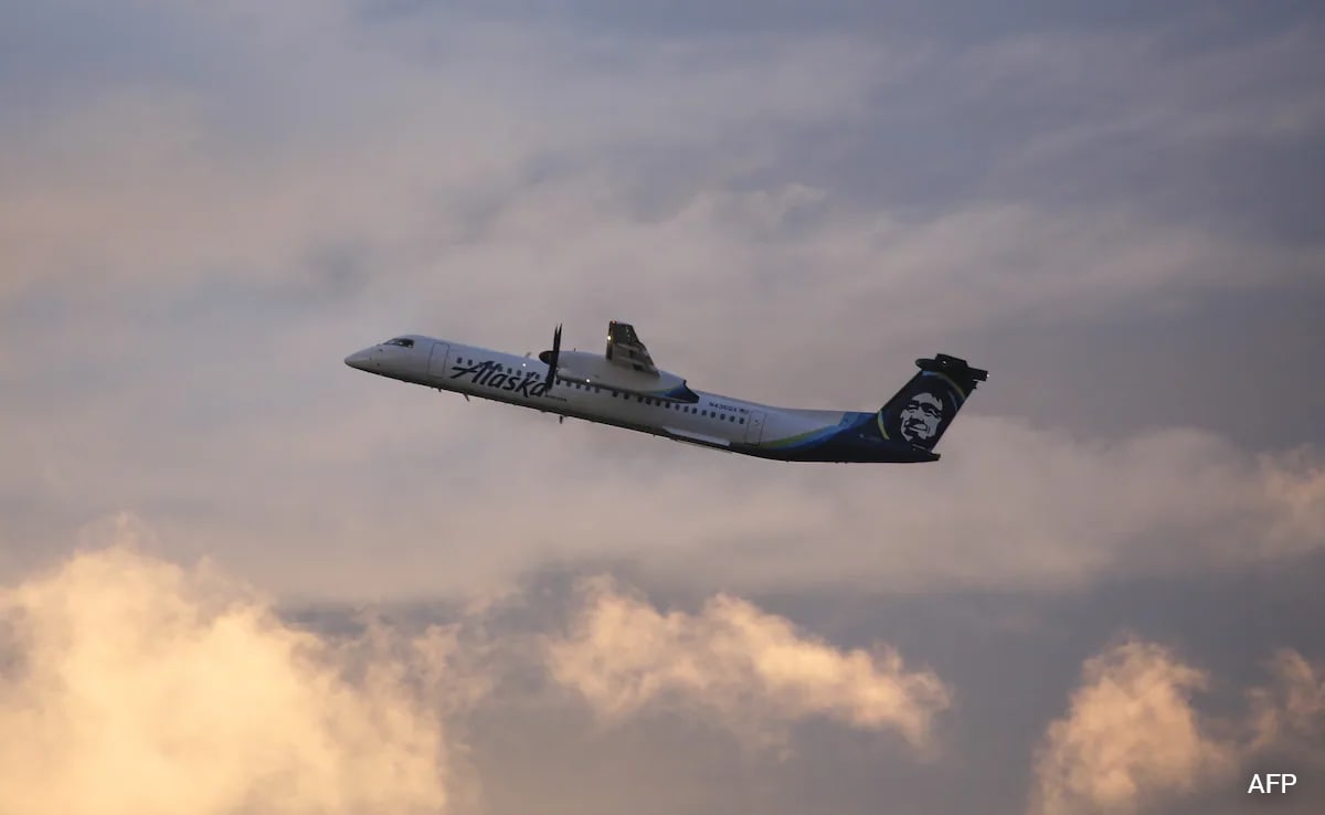 High On Mushrooms, Alaska Air Pilot Tries To Shut Off Plane Engines Mid-Air. He Was Off-Duty