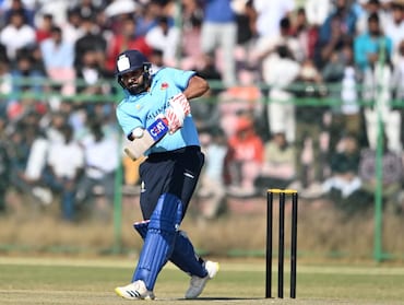 Vijay Hazare Trophy LIVE Updates: हिटमैन रोहित शर्मा की धमाकेदार बल्लेबाजी, सिक्किम के खिलाफ सेंचुरी की ओर