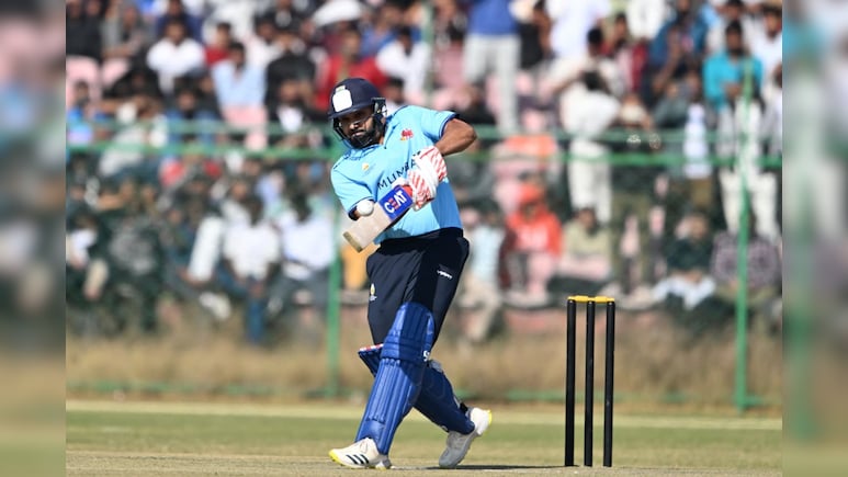 Mumbai vs Sikkim: रोहित शर्मा ने जड़ा तूफानी शतक, 'हिटमैन शो' देख फैंस ने कुछ इस अंदाज में मनाया जश्न