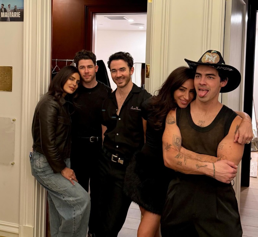 12 फोटो में देखें प्रियंका चोपड़ा का क्रिसमस सेलिब्रेशन, 11वीं फोटो देख कहेंगे- Wow