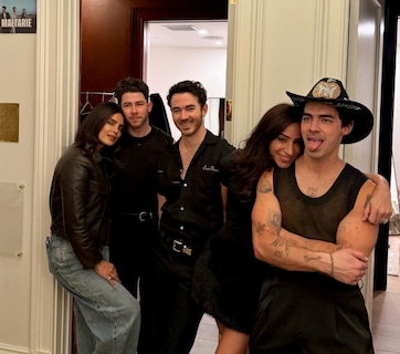 12 फोटो में देखें प्रियंका चोपड़ा का क्रिसमस सेलिब्रेशन, 11वीं फोटो देख कहेंगे- Wow