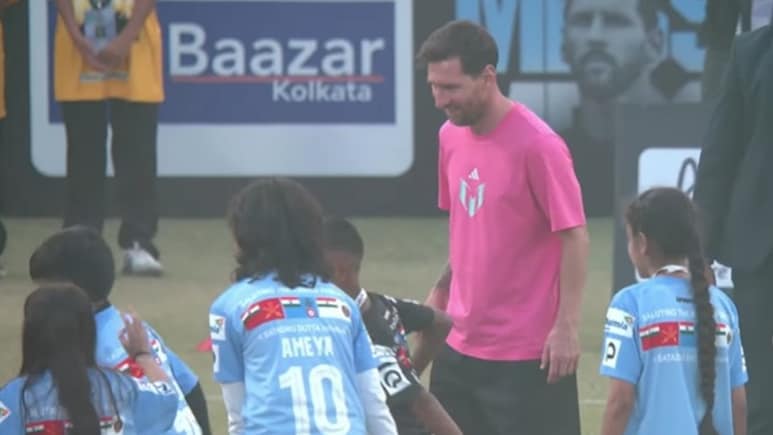 Lionel Messi: 'आंखों में आंसू आ गए', फैंस बोले, 'मेसी को देख सपना सच हो गया.'