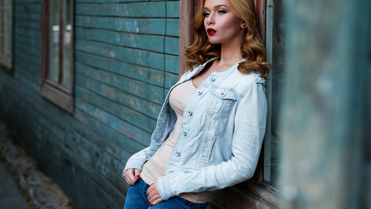 7 Stylish Shrugs For Women That Instantly Elevate Everyday Outfits