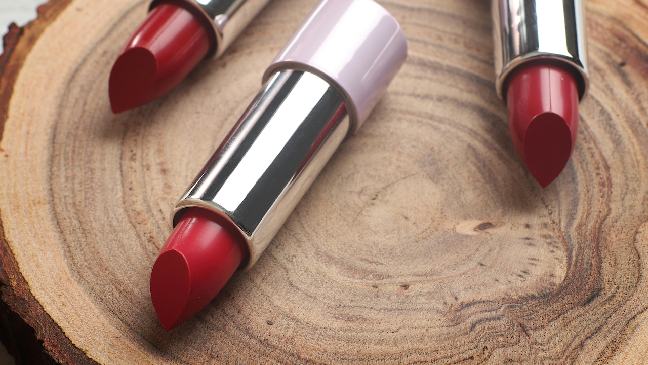 Best Lightweight Matte Lipsticks That Last All Day Without Drying Lips