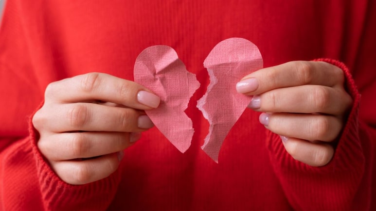 ब्रेकअप के बाद मूव ऑन कैसे करें? Relationship Coach ने बताया क्या करने से खुश रहेंगे आप