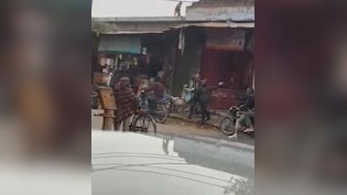 बदायूं में खुलेआम लूट के बाद अपराधियों ने लहराए तमंचे, भीड़ ने पकड़ा, वीडियो वायरल